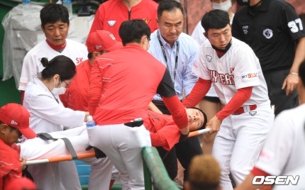 SK 와이번스 염경엽 감독, 경기 중 쓰려져 구급차로 이송 SK 와이번스 염경엽 감독, 경기 중 쓰려져 구급차로 이송