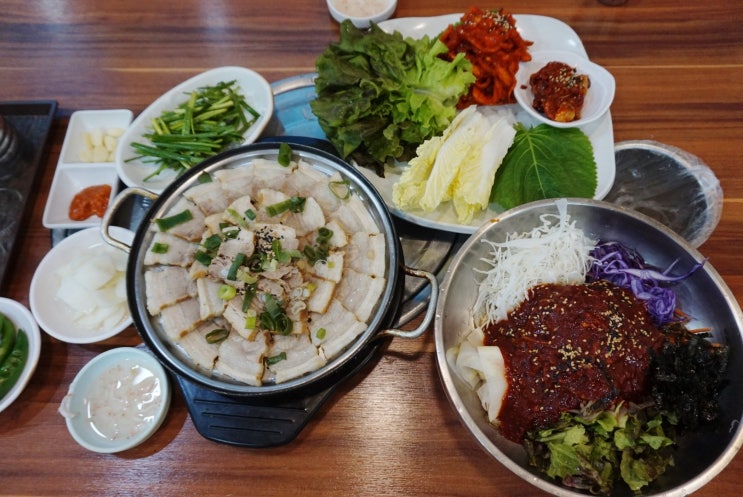 연신내 맛집 - 보들이족발에서 야들야들 보쌈과 푸짐한 막국수