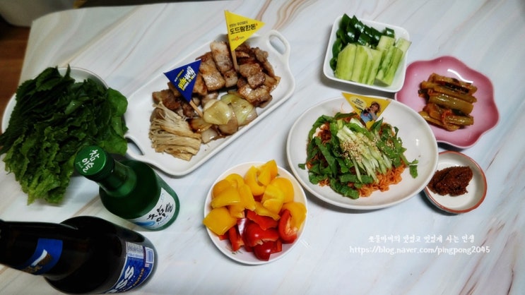  홈캠핑 도드람 한돈 삼겹살과 오뚜기 진비빔면 콜라보