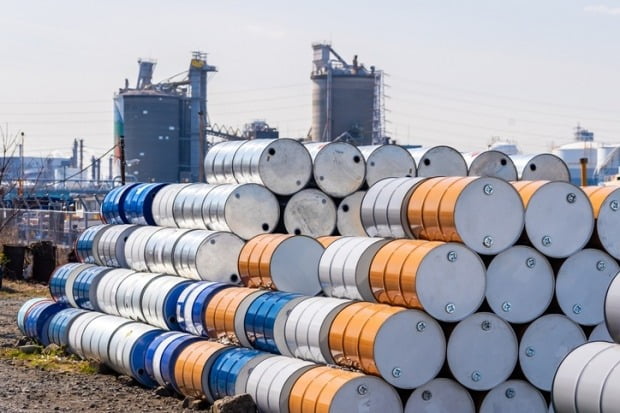 국제유가, 코로나19 재유행 우려에 급락…WTI 5.9%↓ 국제유가, 코로나19 재유행 우려에 급락…WTI 5.9%↓