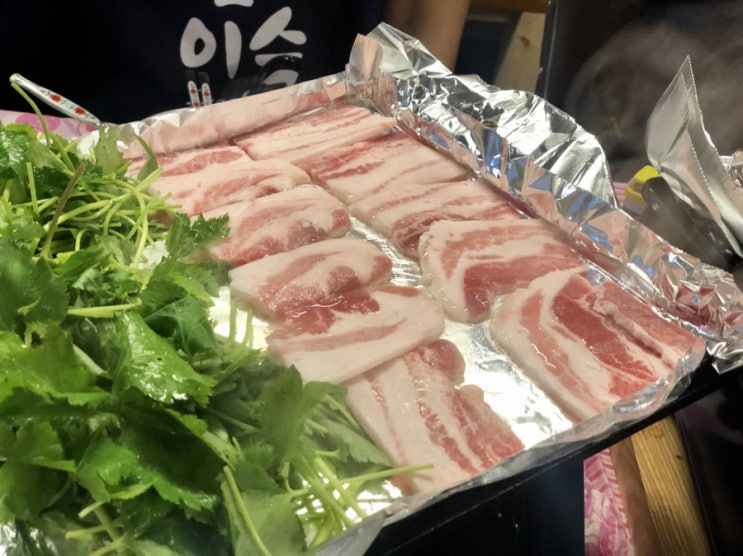  서울역 국민회관 레트로 감성으로 냉동삼겹살 배 터지게 즐김