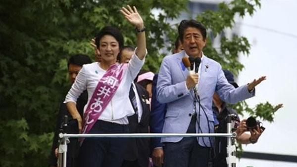 "아베상이 주는 돈"…전 법무상 금품 살포 일파만파 "아베상이 주는 돈"…전 법무상 금품 살포 일파만파