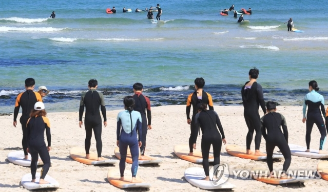 서핑의 계절이 왔다