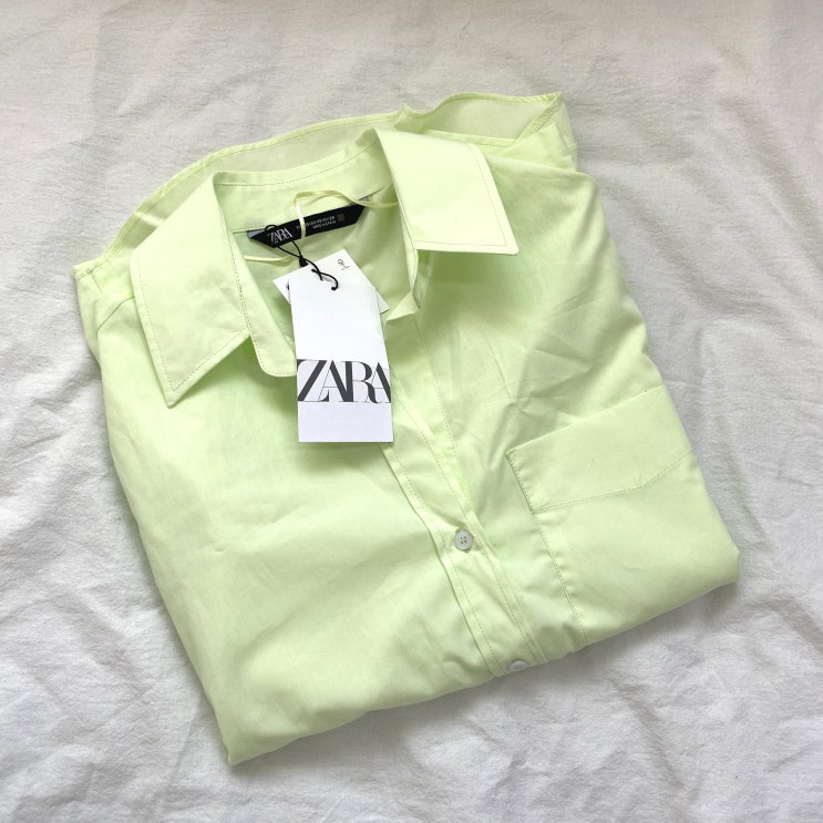  자라 여성 블라우스 :  ZARA 포플린 셔츠로 화사한 분위기 완성