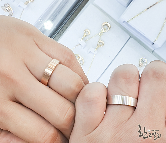 커플 금반지 무광으로 은은함을 안겨드려요~ 커플 금반지 무광으로 은은함을 안겨드려요~