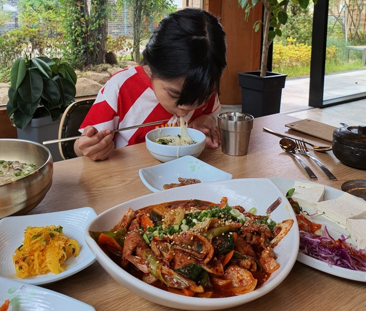  황리단길 율동소면 [경주 음식] 사장님이 너무 친절해서 오히려 안타까웠던