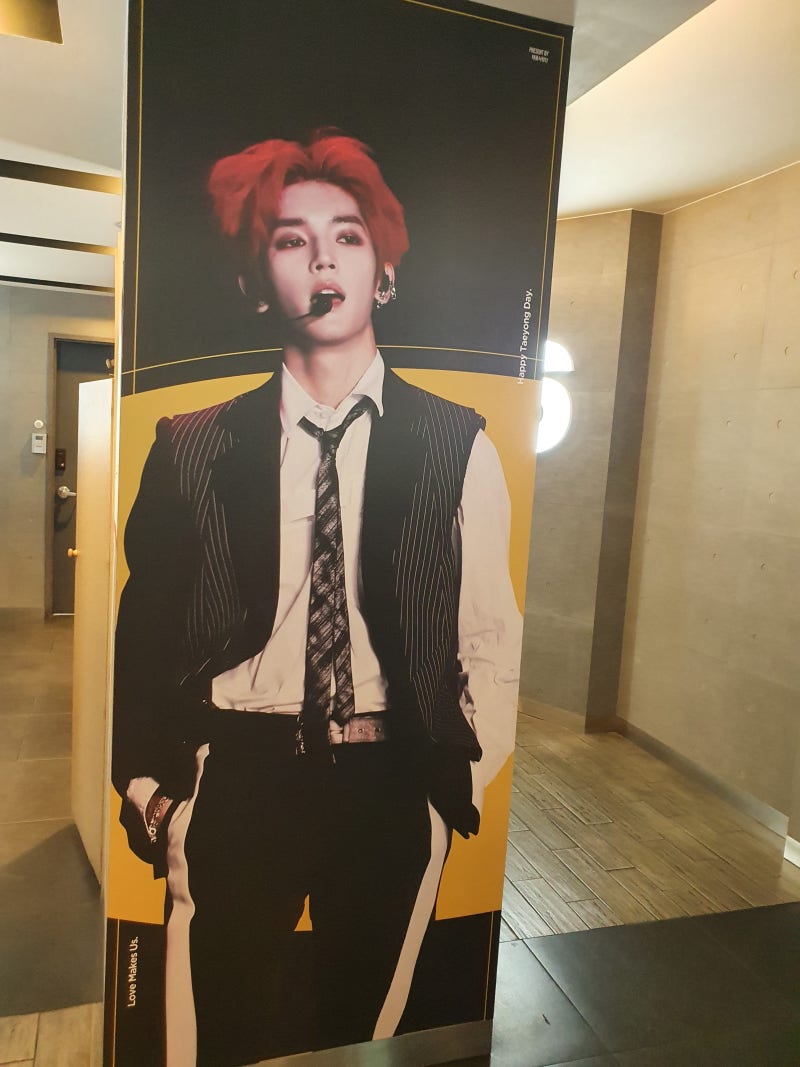 NCT 태용 생일 투어 하기 (영상회 전시회 생일 카페 생일 방탈출카페)