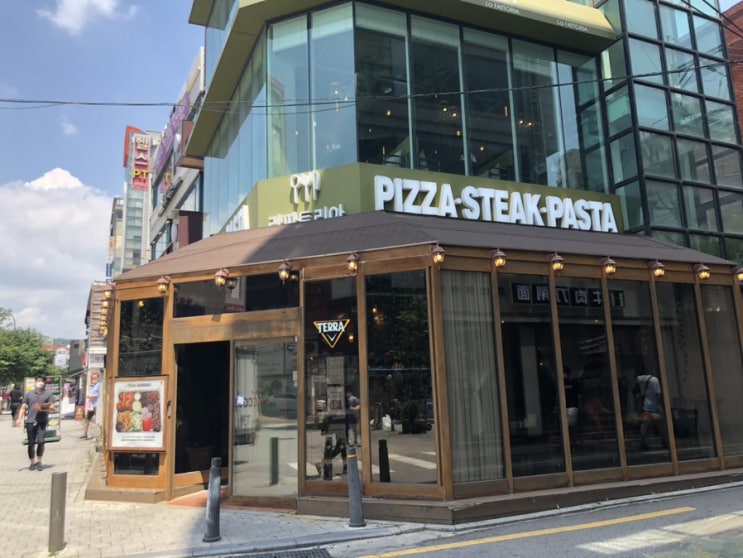  신촌역 바베큐 맛집 바베큐플래터가 맛있는 라파토리아