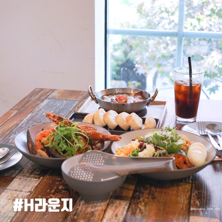  서촌 브런치 공간이 예쁜 H라운지