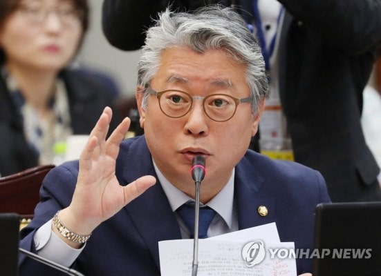 민주당 조응천 의원. "30년동안 한번도 경험해보지 못한 광경"...추미애 '난동'에 자제 촉구.