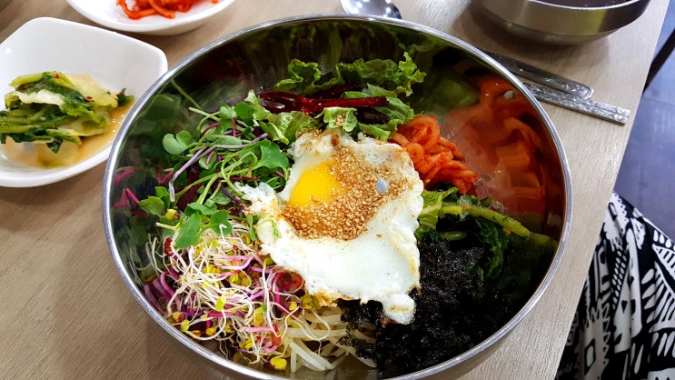 만수동 보리비빔밥이 맛있는 '옛날 손 칼국수'