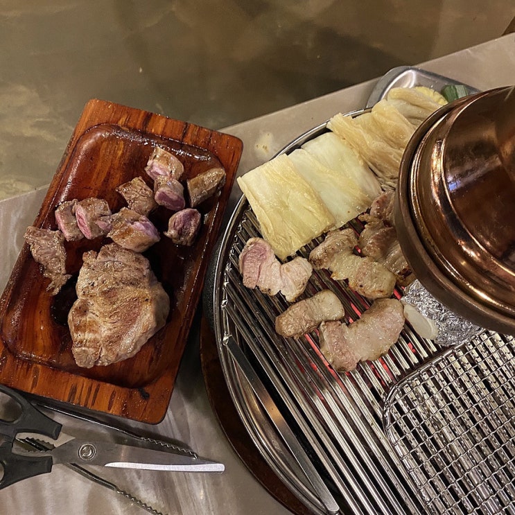  서초구 맛집 신사 고집, 육즙 터지는 돼지 목살을 만나다.