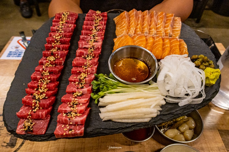  안주가 맛있는 마곡 술집, 육회먹은 연어 (발산역 연어+육회 꿀조합)