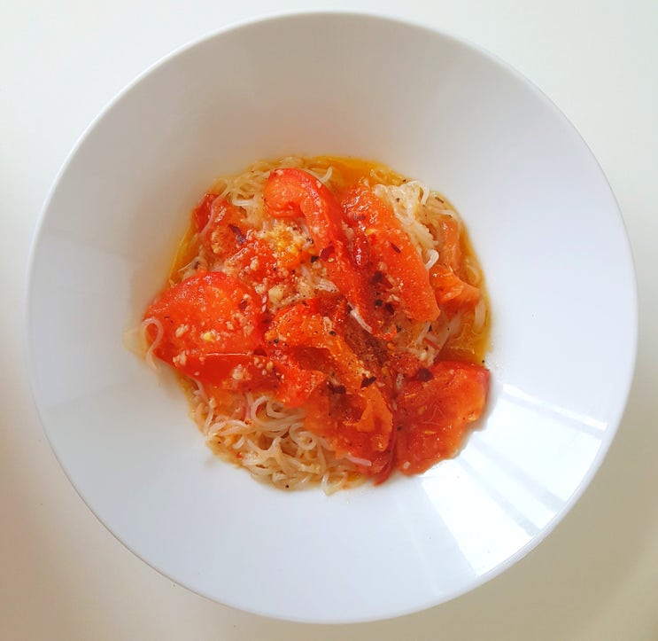 실곤약면 요리! 다이어트 토마토봉골레파스타 만들어봤어요(재료는오직실곤약,토마토,폰타나봉골레소스끝)
