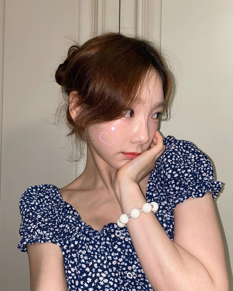 소속사 친구들 팔찌 만들어준 태연 인스타스토리