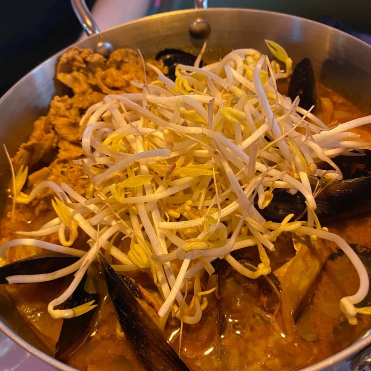  홍대역 서교동 감성 술집 차돌짬뽕 맛집 파티포앨리스 다녀온 후기