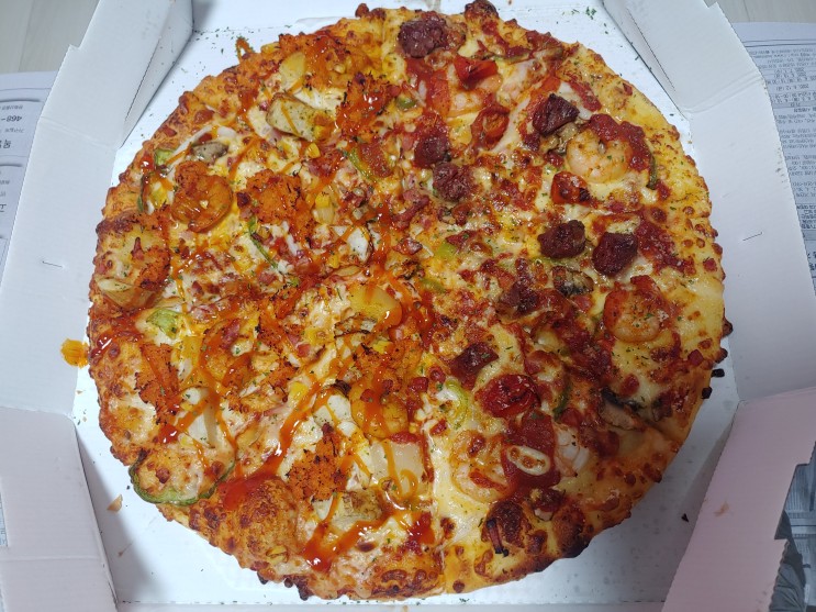 도미노 시리얼칠리크랩& 직화스테이크 피자 후기
