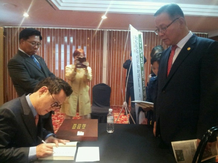 <b>박근혜대통령</b> 윤창중 전 청와대 대변인 대구.경<b>북 콘서트</b>
