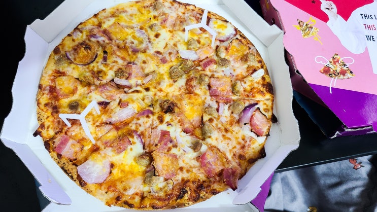  피자헛메가크런치 찐베이컨 & 뿜뿜불고기 맛있네요