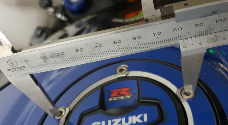  GSX-R1000R L7 탱크캡 사이즈 측정값