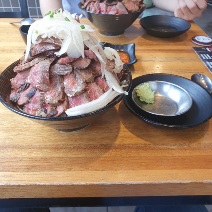  [먹거리 리뷰] 홍대 홍대개미 1pound 스테이크 덮밥 먹어본 후기