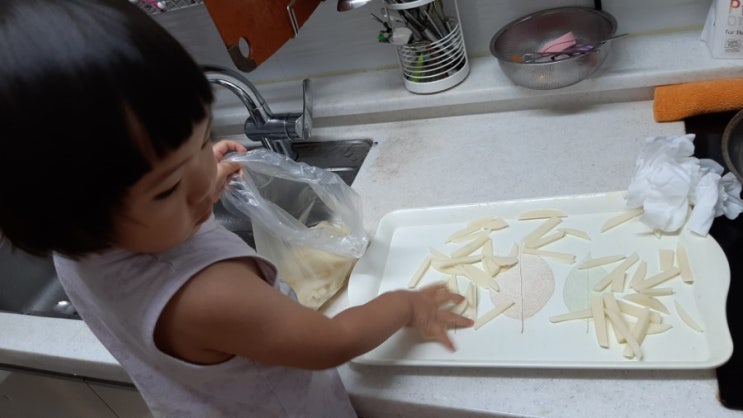 7살, 3살 두 아이와 에어프라이어로 감자튀김 만들기 (나만의 감자요리 과제)