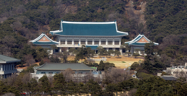 노영민 실장 “다주택 참모, 이달안 한채만 남기고 처분하라” 노영민 실장 “다주택 참모, 이달안 한채만 남기고 처분하라”