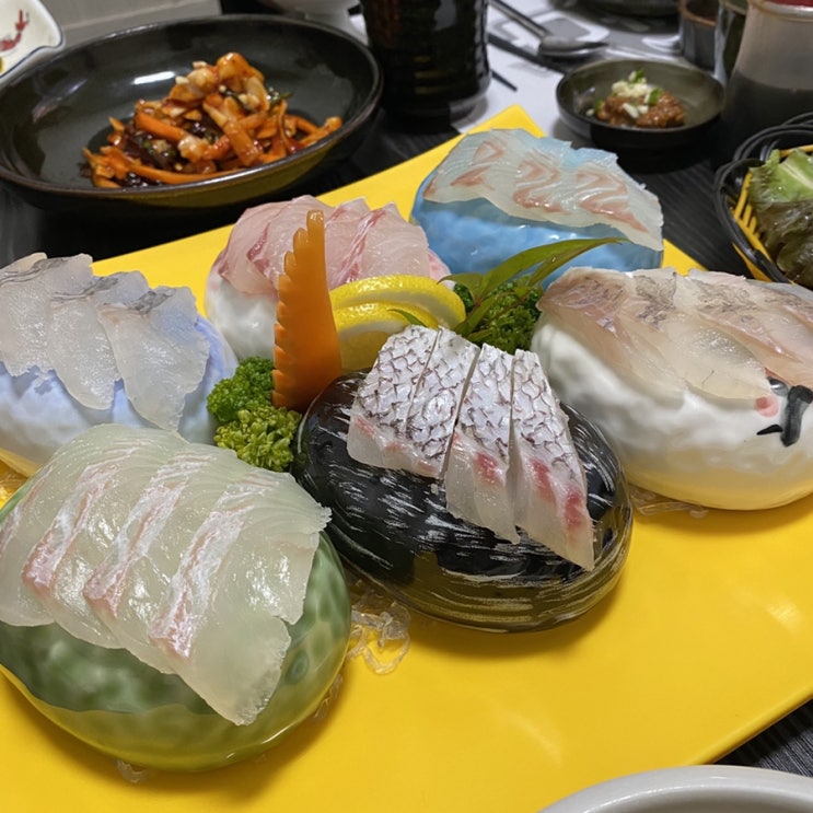  싱싱한 회와 푸짐한 밑반찬들이 맛있는 상인동 바다횟집