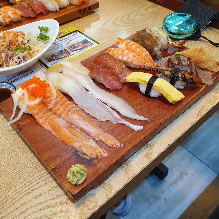  상동 긴꼬리초밥 회 길이도 길어서 더 맛있어요