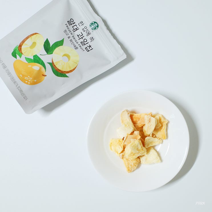  스타벅스 한 입에 쏙 열대 과일칩 망고&파인애플