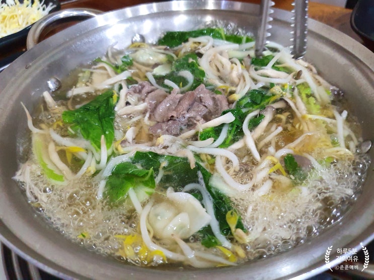  가평 미당 등촌 샤브샤브와 무교동 낙지 전문점. 가평 레일바이크 옆잣고을 전통시장안에 있어요.