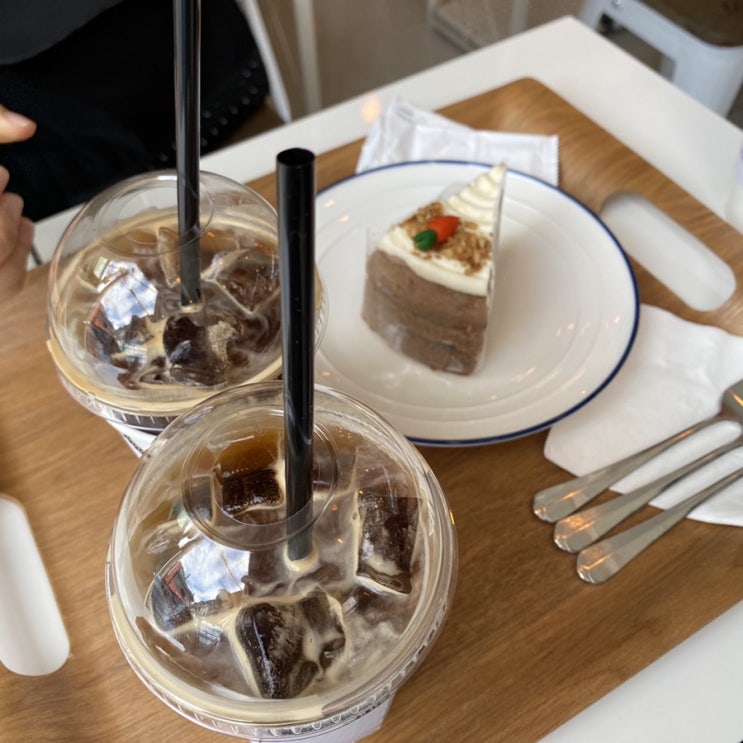  샤로수길 당근케이크 맛집 카페; 서울커피디저트