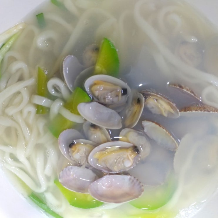  콩나물 밥이 덤으로~~ 바지락칼국수 맛집
