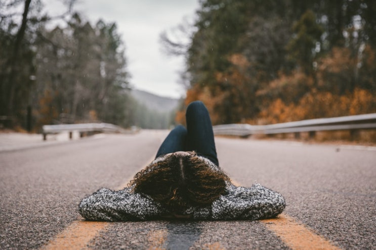  야간 도로위에 누워있던 사람을 치여 사망 (피하기 어려웠던 교통사고) 항소심 무죄판결