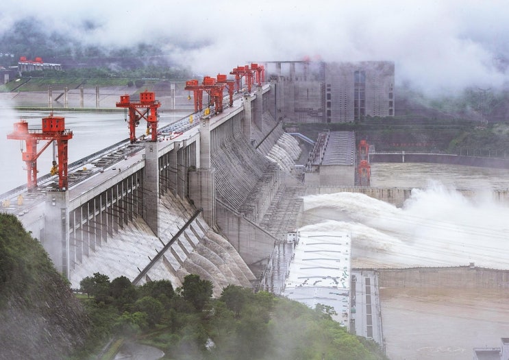 중국 남부 기록적 폭우로 인한 홍수, 싼샤댐 붕괴 위험