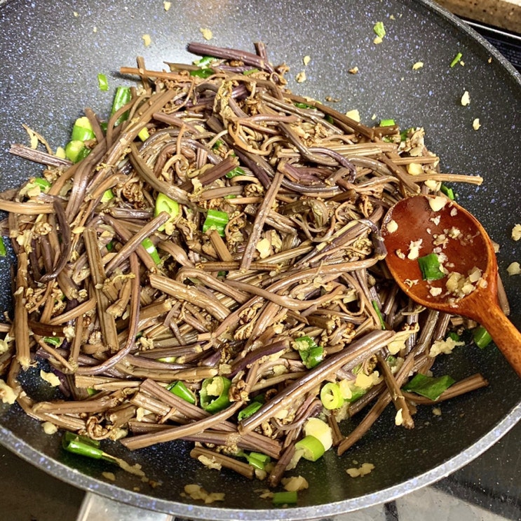  쓴 고사리무침 쓴기 빼는 법
