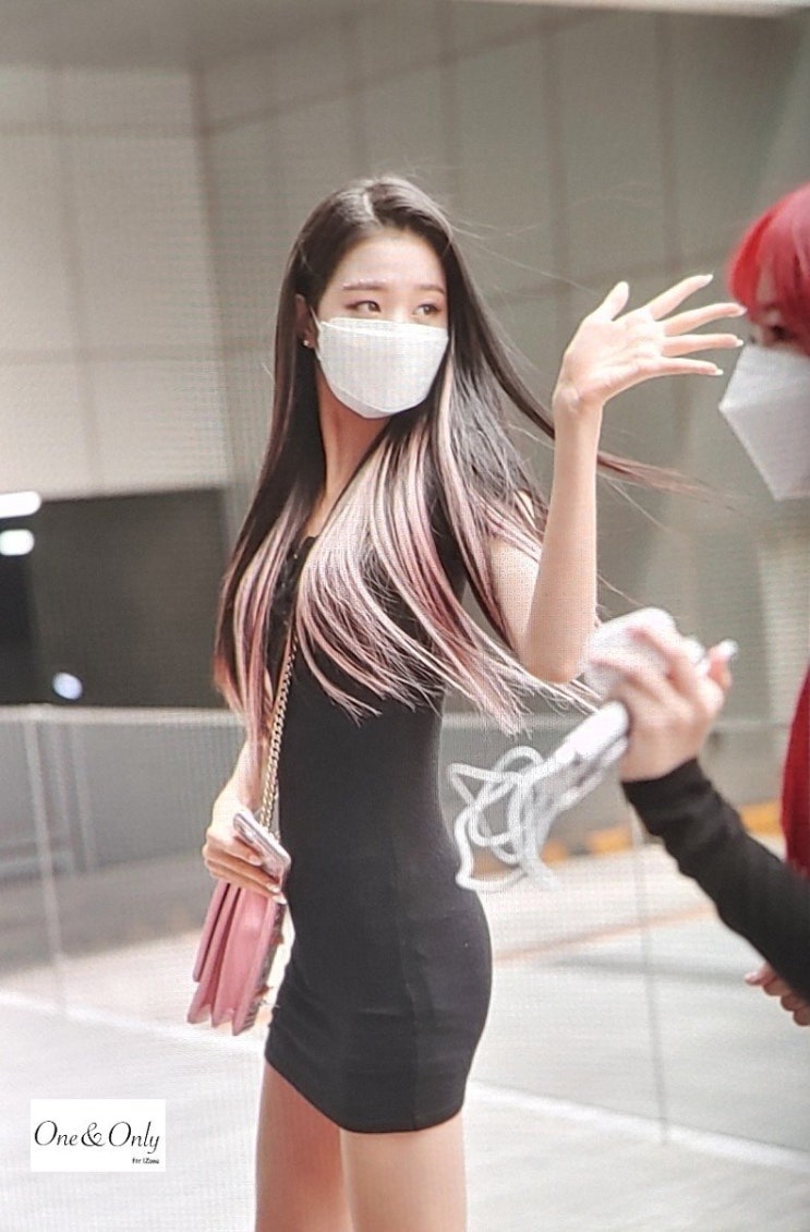 오늘자 장원영 사복 출근 몸매 비율 기럭지 오짐 오늘자 장원영 사복 출근 몸매 비율 기럭지 오짐