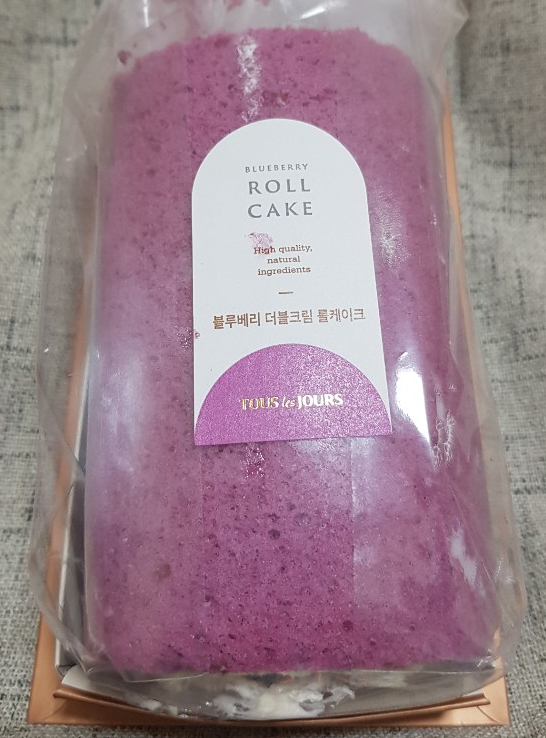 뚜레쥬르 블루베리 롤케이크와 피자베이글 & 이름모를빵 뚜레쥬르 블루베리 롤케이크와 피자베이글 & 이름모를빵