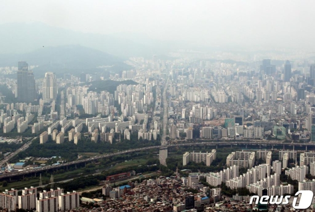 "경기 전지역이 오른다"… 누를수록 튀는 수도권_ 7월 첫째주 서울 아파트 가격은 지난주보다 0.49% 상승