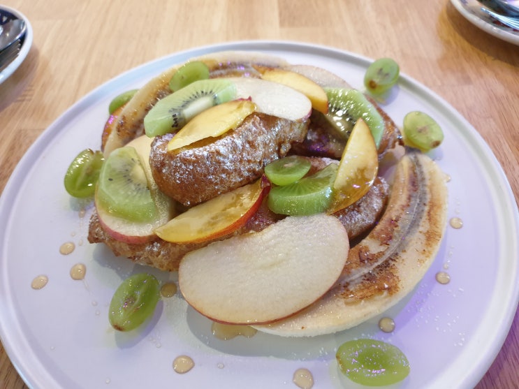  월광수변공원 브런치카페 문라이트 맛집이네