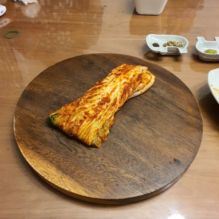  삼겹살 기름에 구우니 완전 꿀맛~ 매운 실비김치 후기