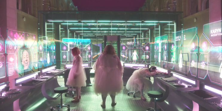 동화같은 동화같지 않은  영화  파라다이스 힐스(Paradise Hills)