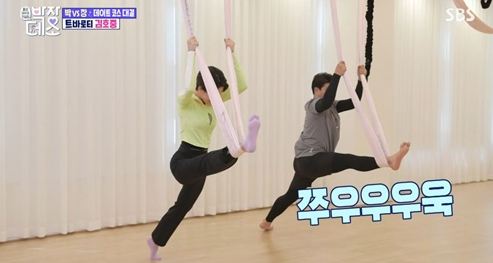  ‘박장데소’ 김호중, 플라잉 요가 고난도 동작도 척척