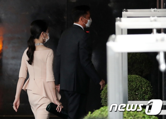 정기선 결혼식에 참석한정대선 노현정부부..돋보이는하객 패션_정몽준 장남 정기선 현대중공업 부사장 정기선 결혼식에 참석한정대선 노현정부부..돋보이는하객 패션_정몽준 장남 정기선 현대중공업 부사장