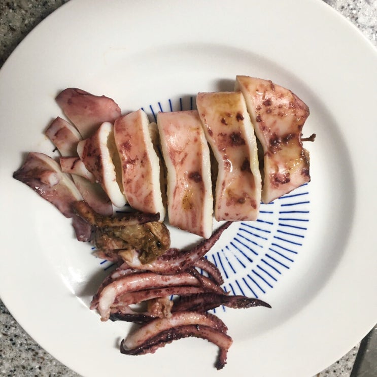 저수분 통오징어찜 맛있게 데쳐먹기