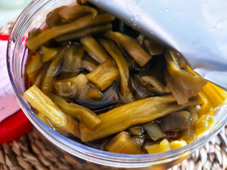 오독오독 식감의 왕 궁채장아찌(줄기상추장아찌)