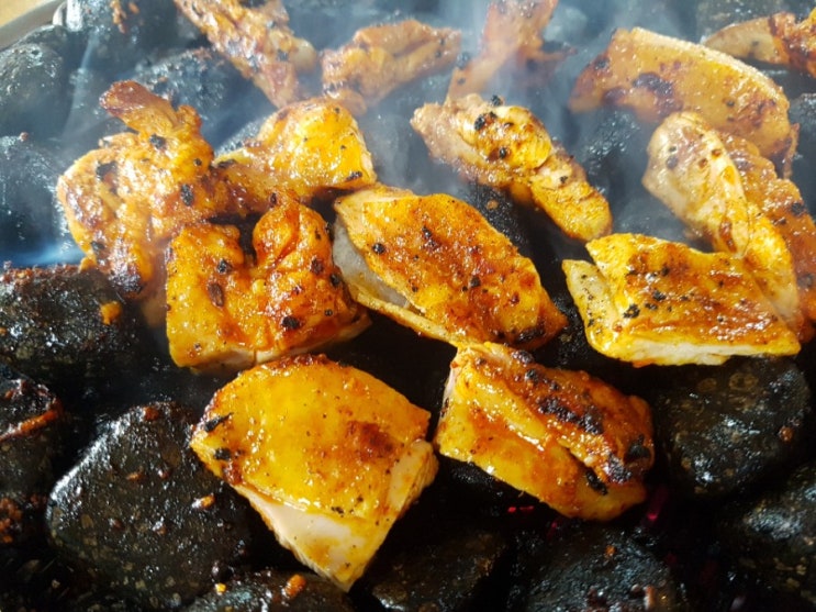 춘천 소양강댐 맛집, 맥반석으로 굽는 참나무 숯불닭갈비 춘천 소양강댐 맛집, 맥반석으로 굽는 참나무 숯불닭갈비