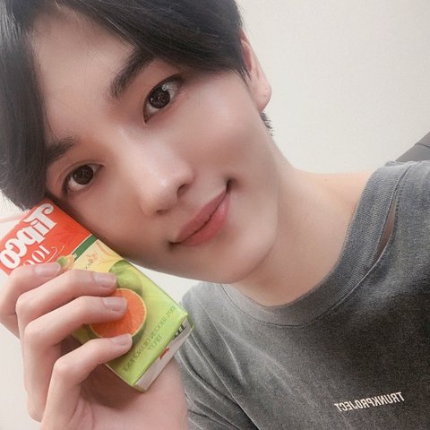  팁코주스 마시는 큐브 아이돌들