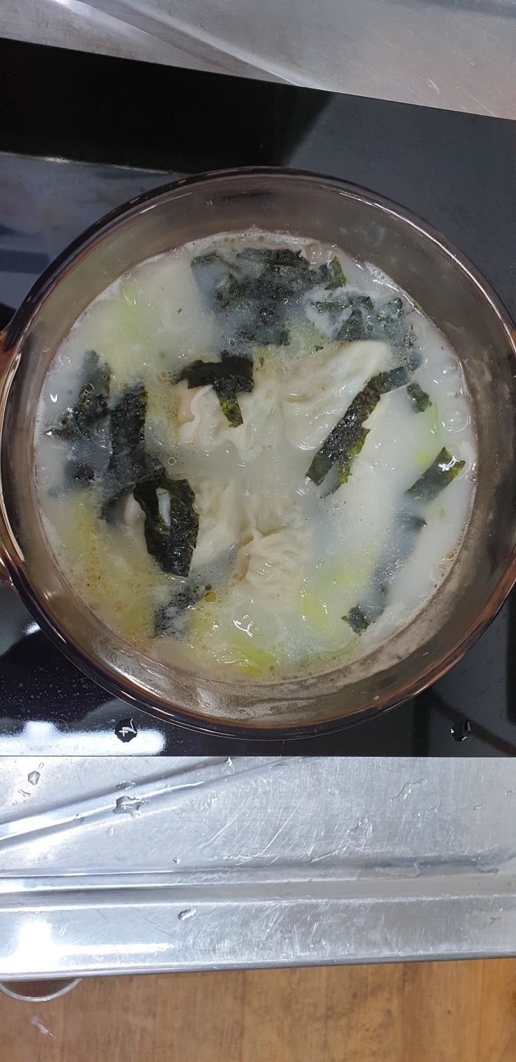  초간단 만두와 떡국이 끓여먹기