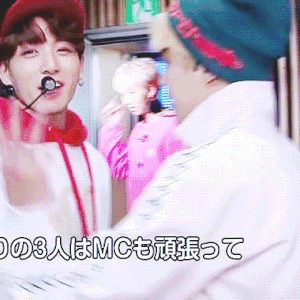[방탄소년단 갤러리]정국이 등짝으로 폴짝